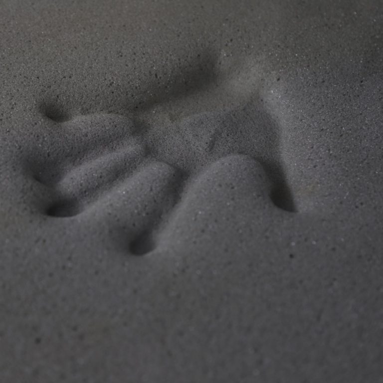 美國NASA太空科技記憶棉緩慢回彈釋壓特性與親膚包覆感床墊內材外觀